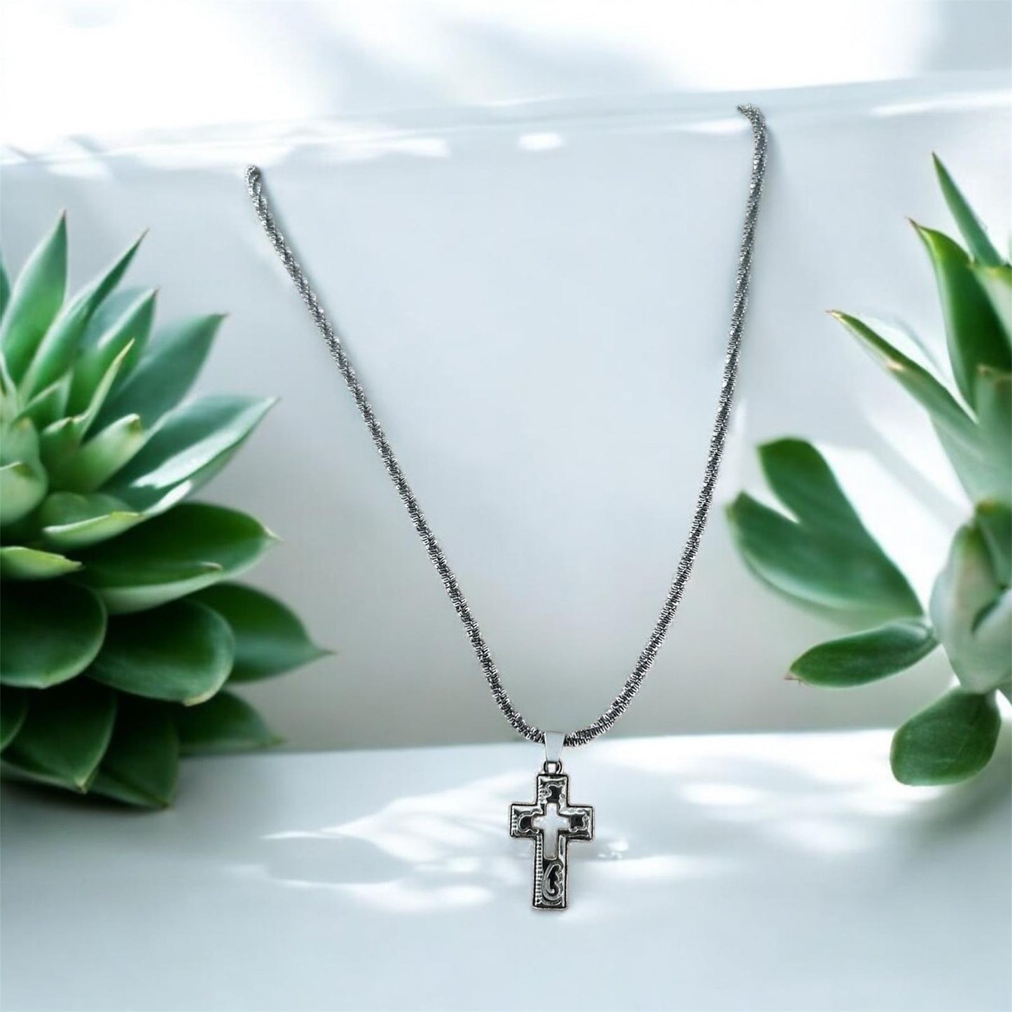 Sublime Éclat : Lumen en Acier Inoxydable – Élégance et Lumière