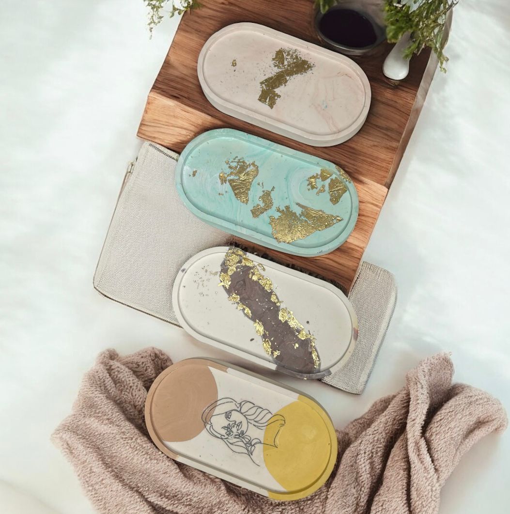 Petit plateau ovale en Jesmonite