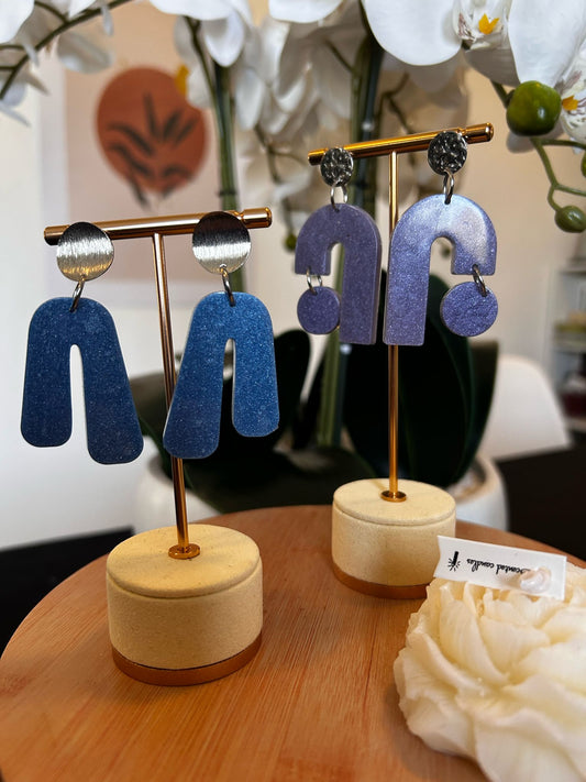 Boucles d’oreilles en résine époxy – Élégance et légèreté